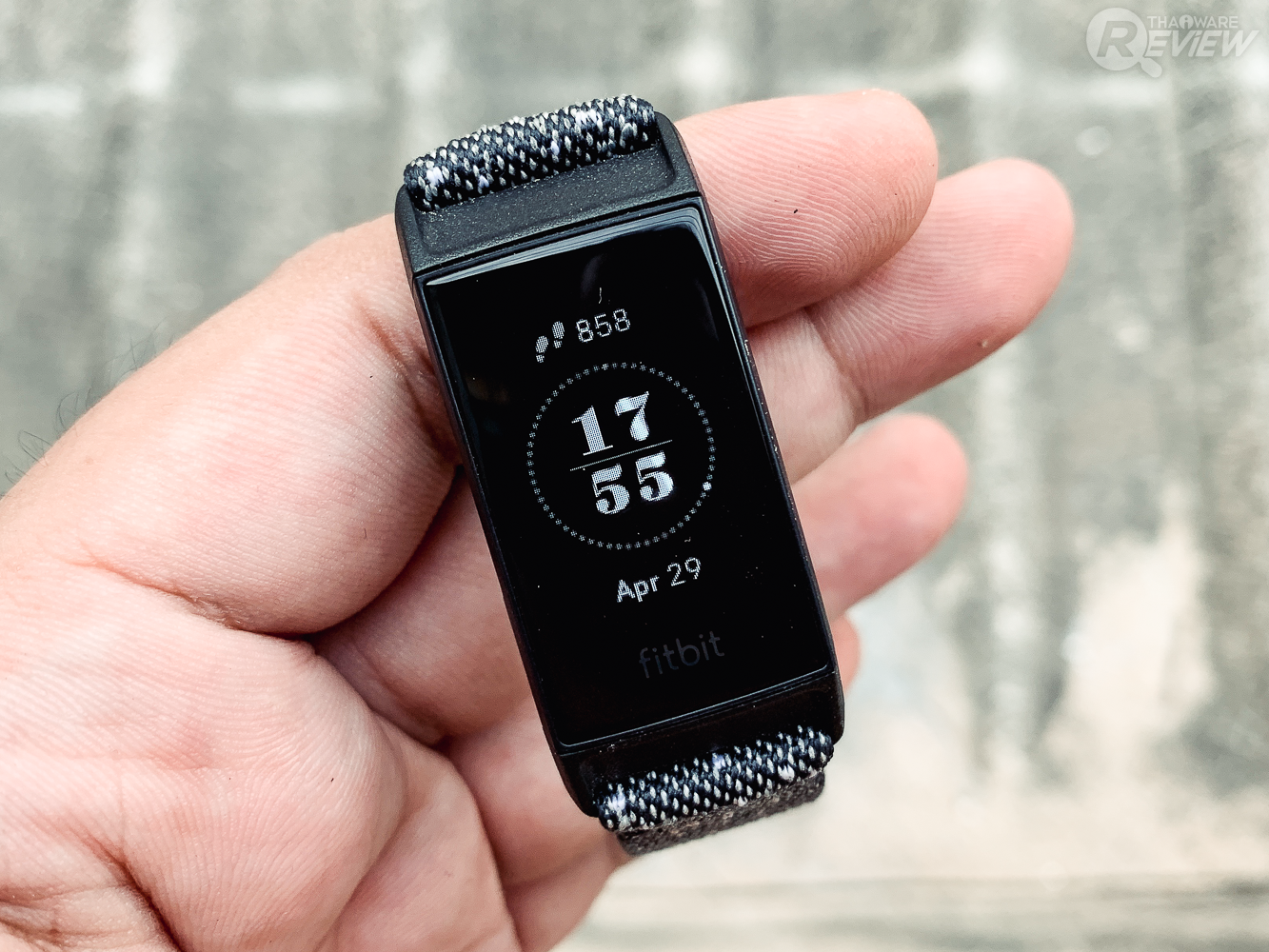 fitbit charge 4 v 5