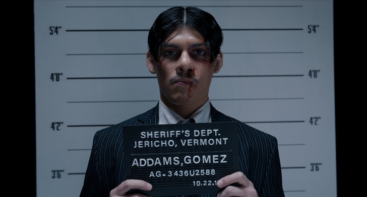 Lucius Hoyos ในบท Gomez Addams (วัยรุ่น) จากซีรีส์ Wednesday ค.ศ. 2022 (พ.ศ. 2565)