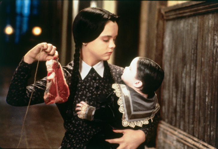 Christina Ricci ในบท Wednesday Addams จากหนัง ภาพยนตร์ Addams Family Values ค.ศ. 1993 (พ.ศ. 2536)