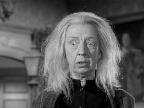 Marie Blake ในบท Grandmama จากซีรีส์ The Addams Family ค.ศ. 1964-1966 (พ.ศ. 2507-2509)